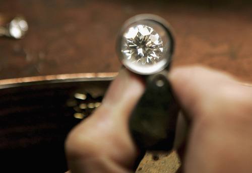 Jewellery Designer Uses Diamonds For Insets